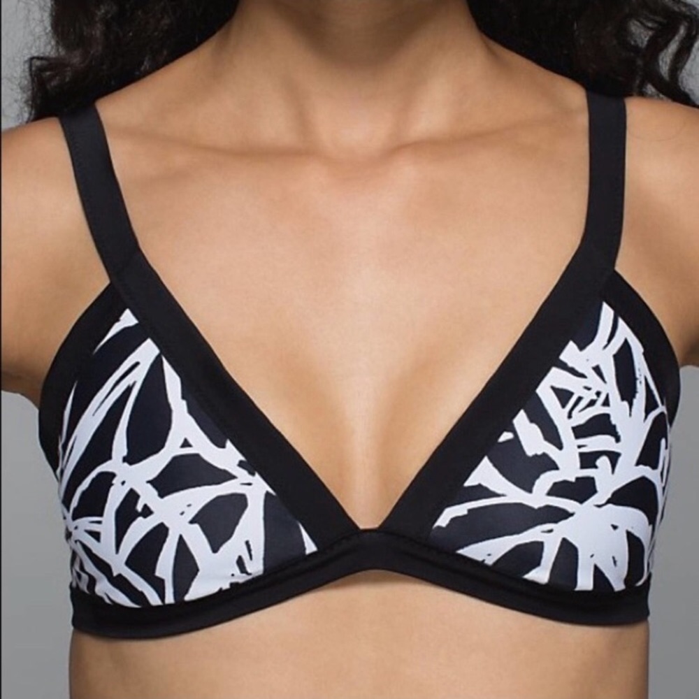 Lululemon surf to sand booster bikini top